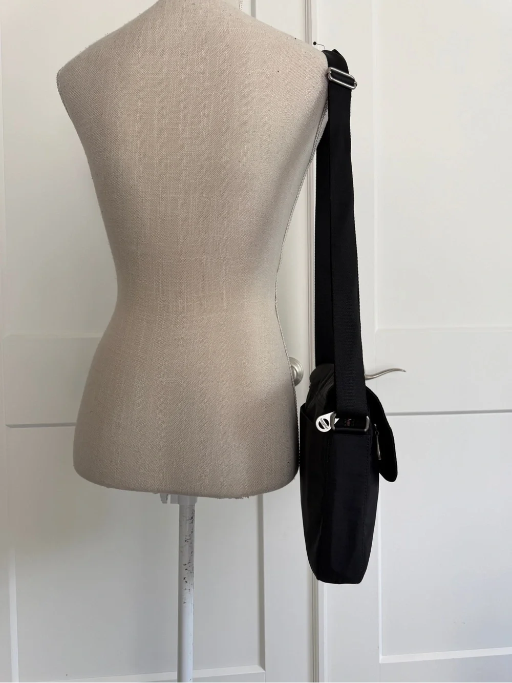 Baggallini bagillini sleek